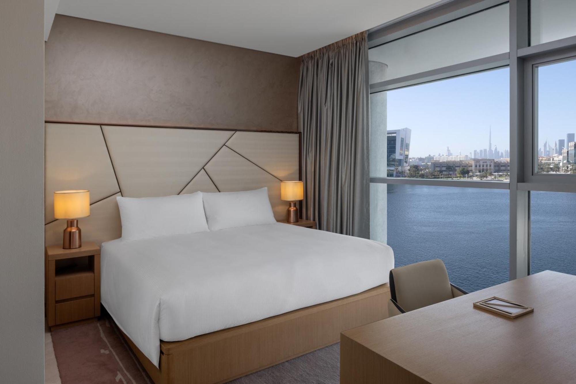 Hilton Dubai Creek Hotel & Residences Экстерьер фото