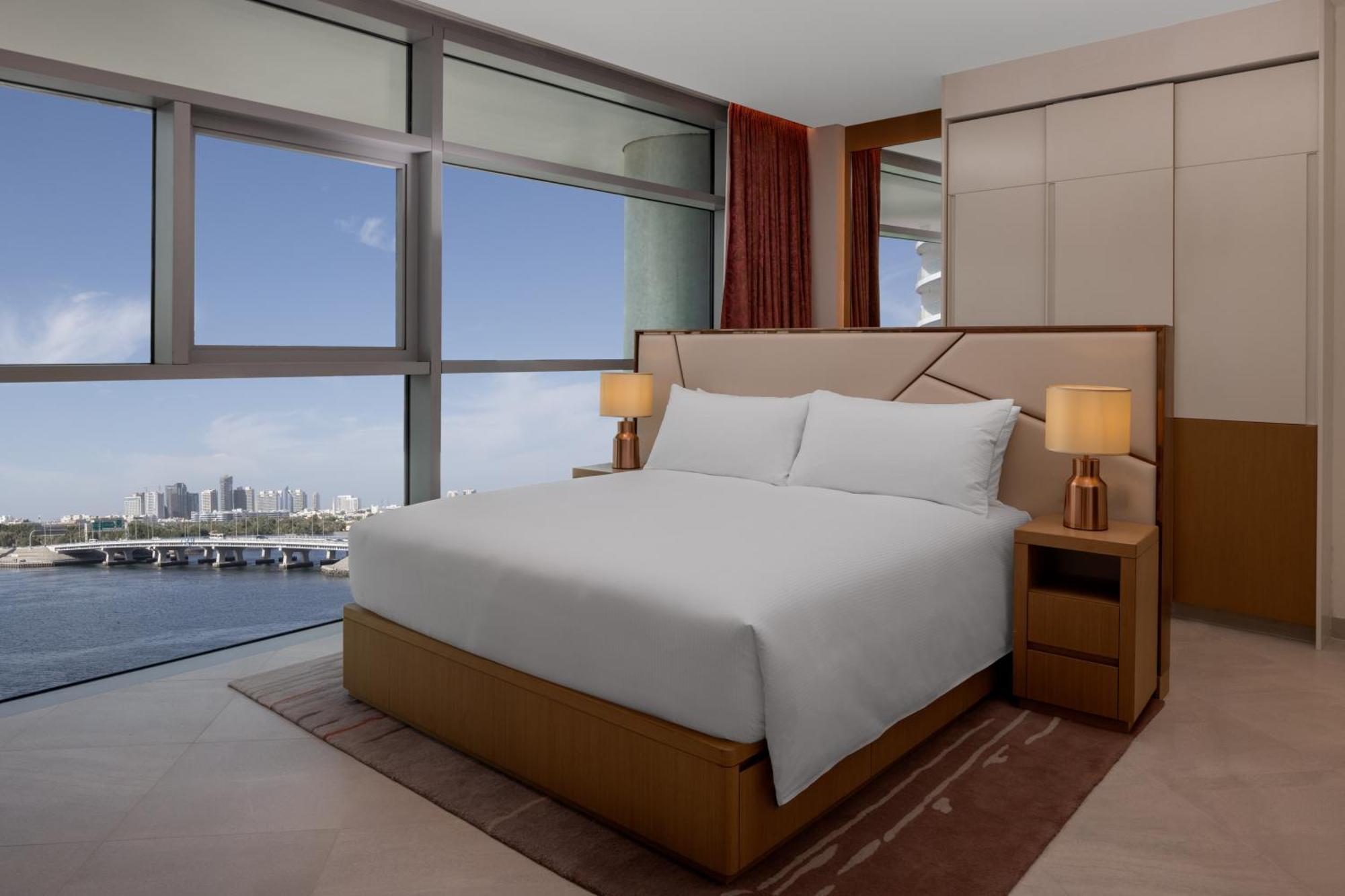 Hilton Dubai Creek Hotel & Residences Экстерьер фото